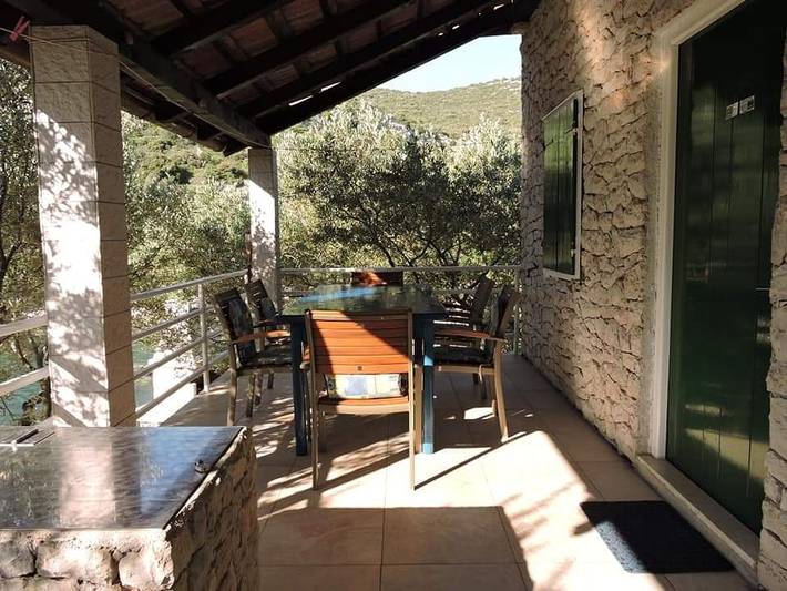 Robinsonhaus in Tkon mit Meerblick, Terrasse, W-Lan (3437-1) in Tkon, Pasman