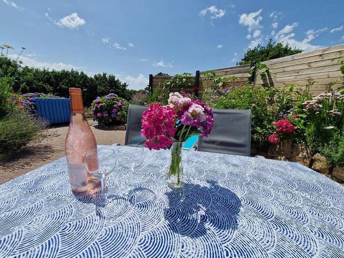 Gîte pour 2 personnes, avec jardin ainsi que piscine et vue à Loperhet - 2
