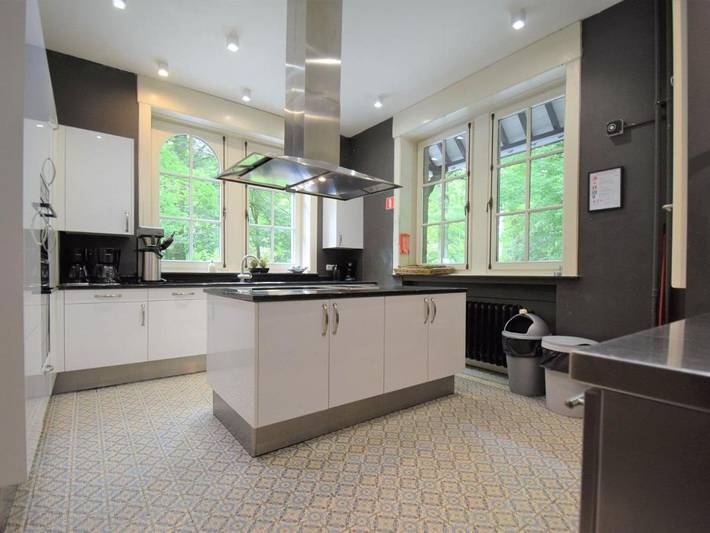 Villa pour 30 personnes, avec sauna ainsi que jacuzzi et jardin, animaux acceptés à Spa - 4