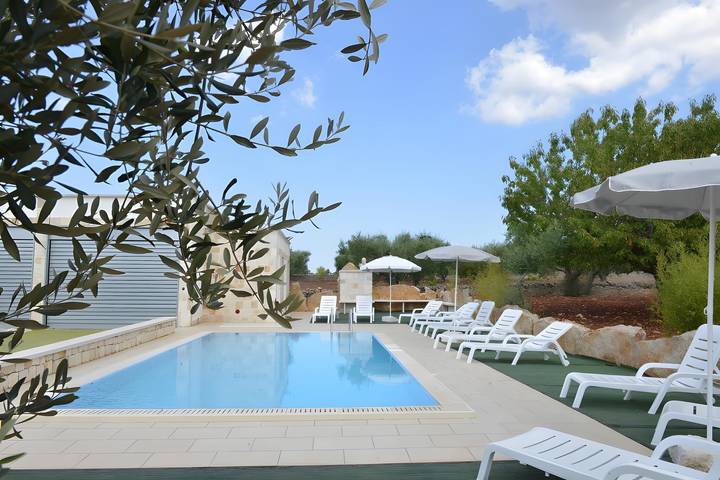 Appartamento intero, Appartamento 'Trullo Country Relax Lumieri 4' con piscina condivisa, Wi-Fi e aria condizionata in Martina Franca, Provincia di Bari