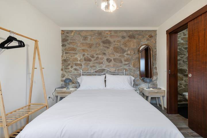 Casa do Monte - Monção: Mountain View, Wi-Fi & Air Conditioning in Merufe, Viana do Castelo District