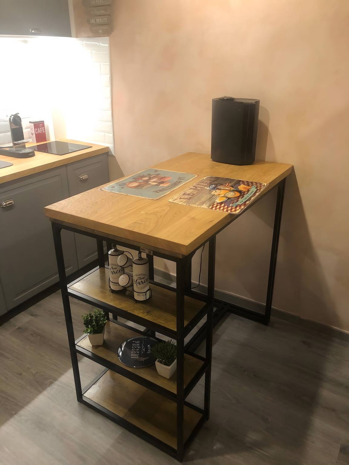 Entire studio, Studio Apartment 'Sublime  En Plein Centre' with Wi-Fi and Air Conditioning in Aix-en-Provence, Aix-en-Provence region