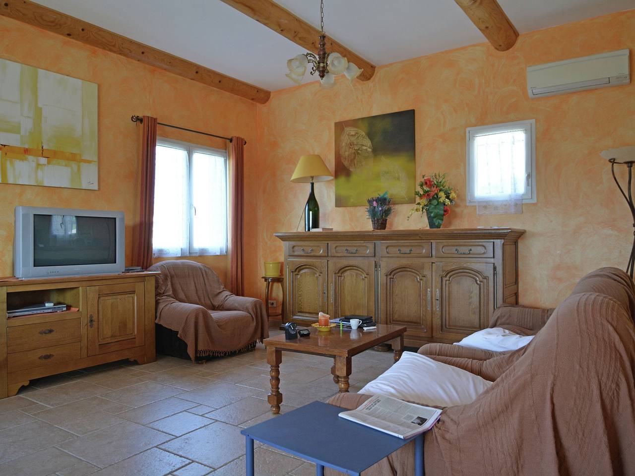Villa tranquille avec vue sur la piscine in Saint-Laurent-de-Carnols, Région de Nîmes