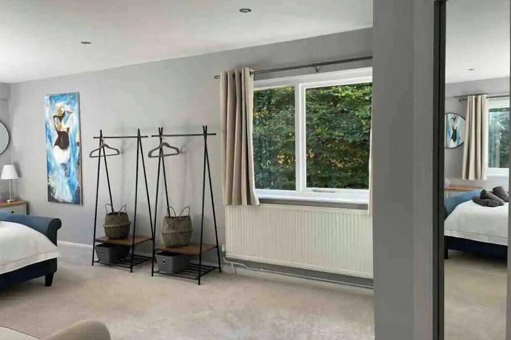 Family & group friendly, free parking, central house in Bath, Bath & North East Somerset