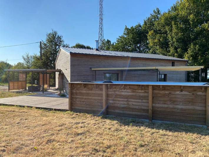 Location de vacances pour 8 personnes, avec vue ainsi que piscine et jardin, animaux acceptés à Couze-et-Saint-Front - 4