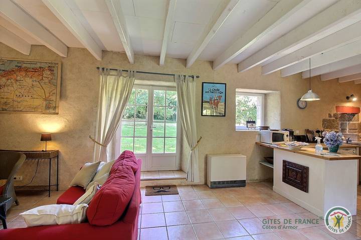 Gîte pour 4 personnes, avec Terrasse ainsi que Jardin et Vue à Mellionnec