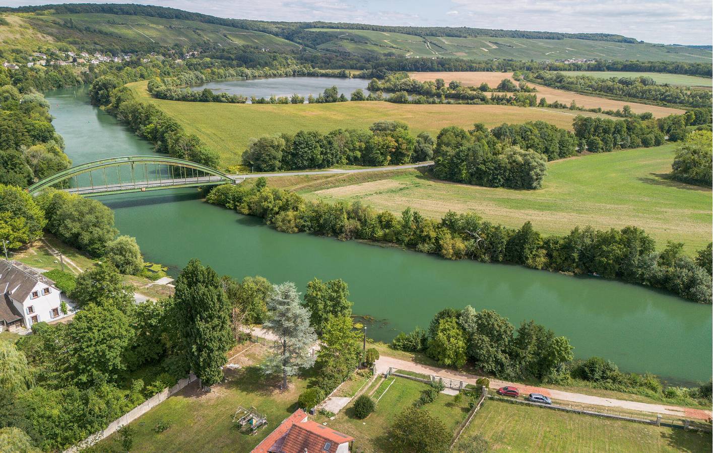 Cozy Apartment 100m from La Marne, Barzy-sur-Marne in Jaulgonne, Aisne