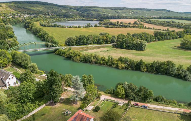 Location de vacances pour 6 personnes, avec terrasse, adapté aux familles à Jaulgonne - 2