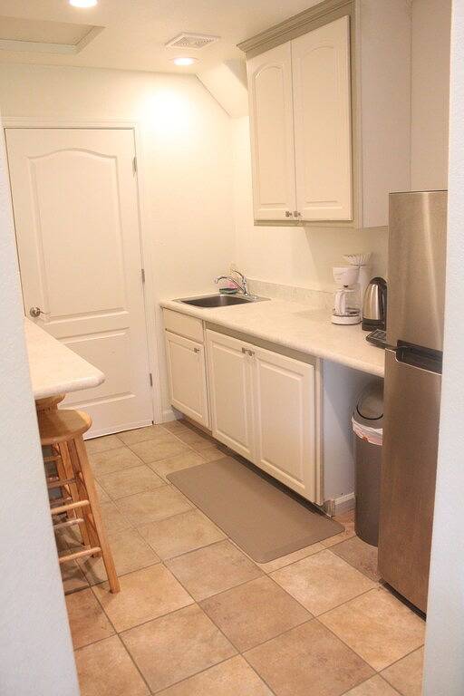 Ganze Wohnung, River Retreat Luxus Studio mit Whirlpool, Küche, in der Nähe des Flusses. in Redding, Shasta County