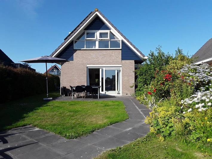 Ferienhaus für 5 Personen, mit Terrasse und Garten sowie Pool und Seeblick