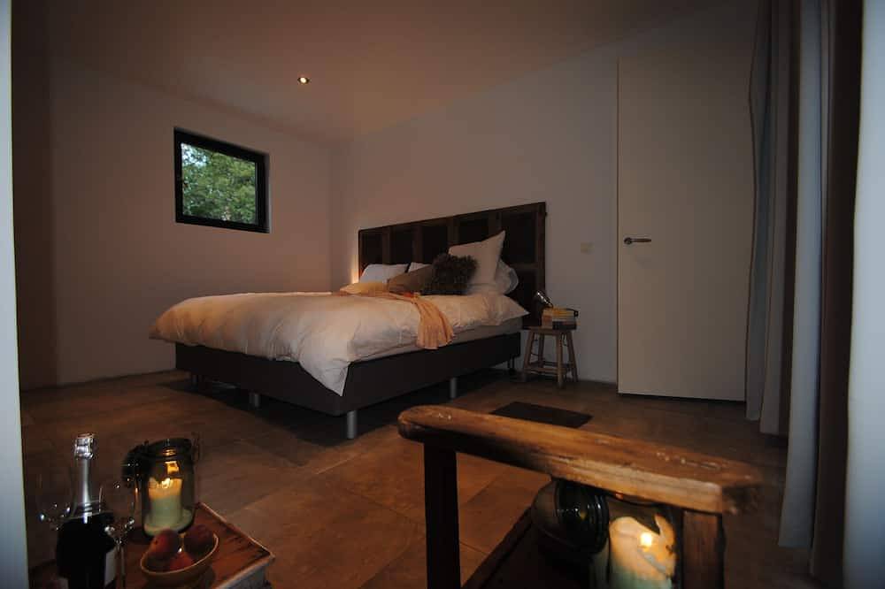 Villa boutique de lujo con piscina privada y jacuzzi, diseño industrial in Lachapelle-Auzac, Lot