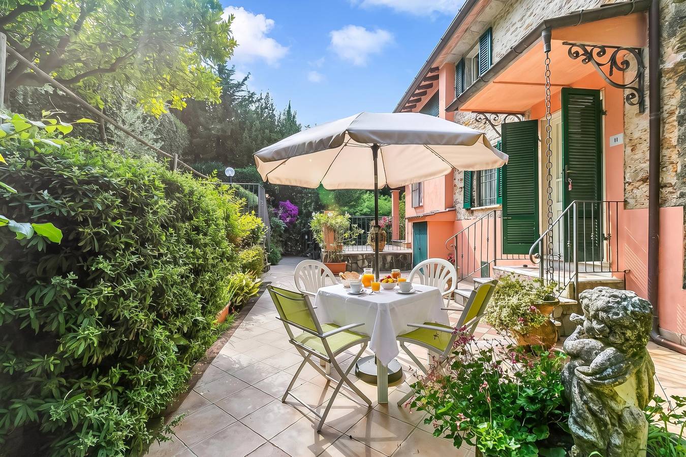 Ganze Wohnung, Appartamento Bellavista with Panoramic View over Versilia in Seravezza, Italienische Riviera