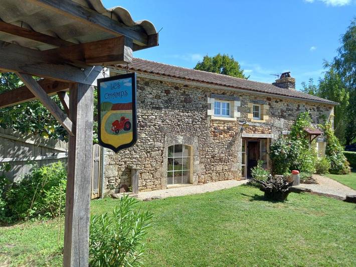 Location de vacances pour 16 personnes, avec vue ainsi que piscine et jardin, animaux acceptés à Sauveterre-la-Lémance - 3