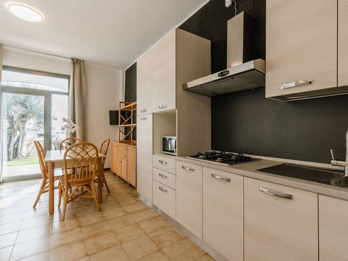 Ferienwohnung für 4 Personen, mit Terrasse und Pool in Manerba del Garda