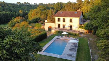 Cottage pour 12 personnes, avec piscine ainsi que vue et jardin dans Vergt-de-Biron
