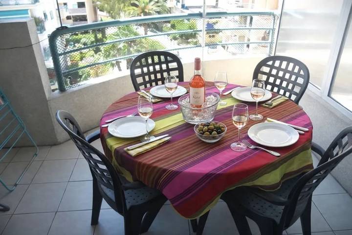 Gîte pour 4 personnes, avec balcon/terrasse ainsi que piscine et terrasse dans Plage du Port Fréjus - 3