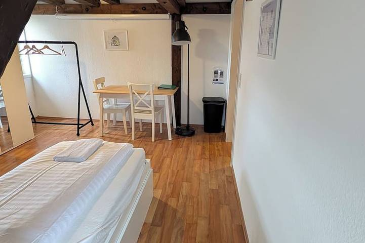 Ganze Wohnung, Zweibettzimmer im historischen Fachwerkhaus in Rottenburg, Neckar-Alb