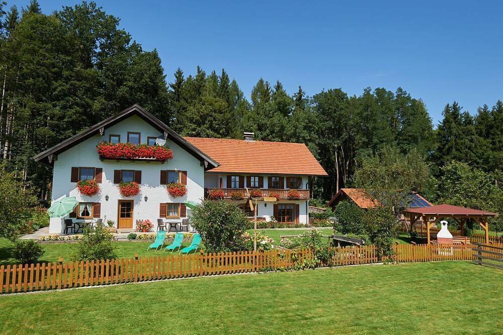 Ganze Wohnung, Appartement mit Terrasse in Ainring, Rupertiwinkel