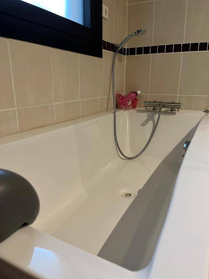 Standard Double Room with Shared Bathroom in Vendin-le-Vieil, Région de Lens
