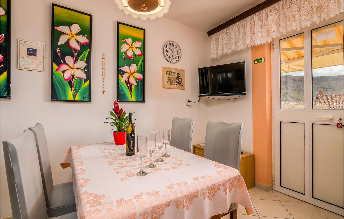 Ganze Ferienwohnung, Ferienwohnung mit Meerblick, Terrasse, WLAN und Parkplatz in Cres in Cres Stadt, Cres