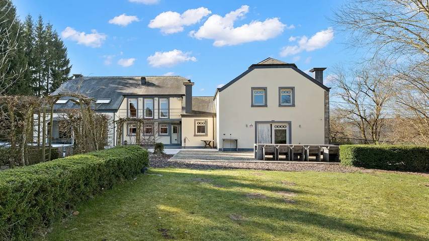 Gîte pour 11 personnes, avec jardin et sauna ainsi que piscine et jacuzzi dans Dochamps