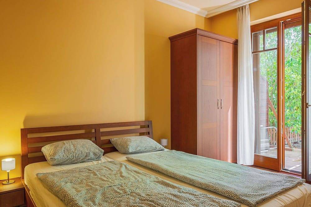 Atemberaubendes  Ferienhaus für 9 Leute mit Klimaanlage,  W-Lan, Tv, Terrasse und Haustiere erlaubt in Balatonőszöd, Plattensee Südufer
