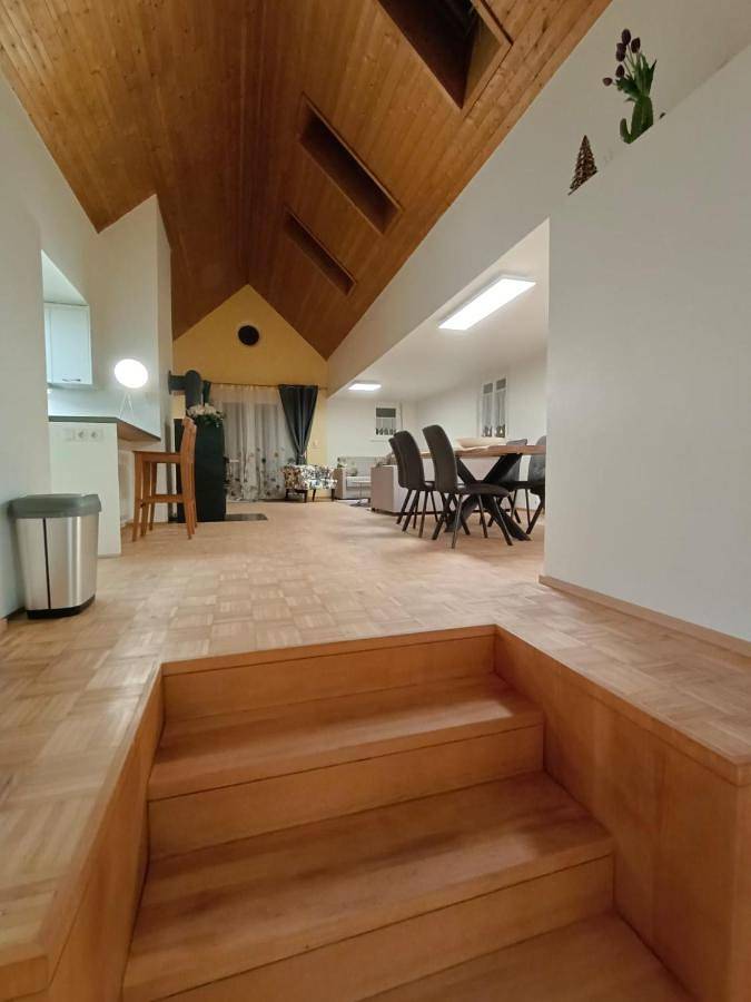 Ferienwohnung für 9 Personen, mit Ausblick und Balkon, kinderfreundlich - 1