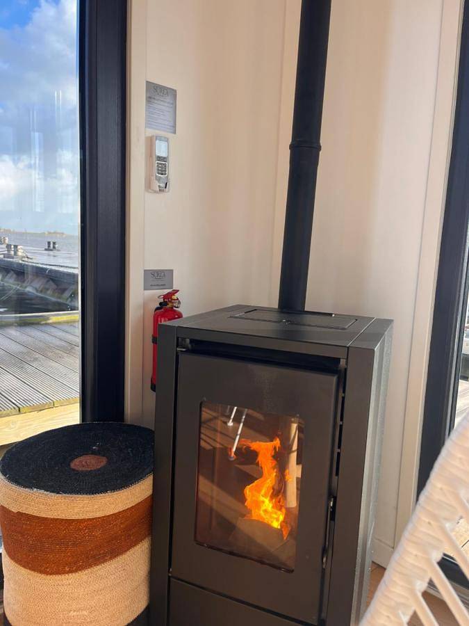 Bateau pour 6 personnes, avec vue sur le lac et vue ainsi que terrasse et sauna dans Monnickendam - 3