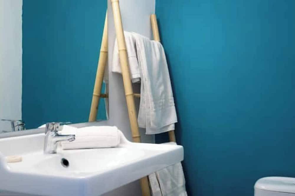 Entire apartment, A seaside retreat with swimming pool in Ciutadella, Menorca