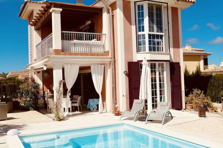 Villa pour 4 personnes, avec jardin et piscine ainsi que sauna et jacuzzi - 1