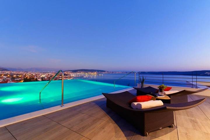 Hôtel pour 2 personnes, avec piscine et sauna ainsi que vue et balcon