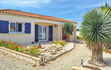Gîte pour 8 personnes, avec terrasse ainsi que jardin et piscine à Sainte-Gemme-la-Plaine