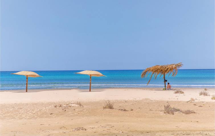 Appartamento intero, Accogliente appartamento con piscina, parcheggio, a 1 km dalla spiaggia e dai ristoranti in Bernalda, Golfo di Taranto