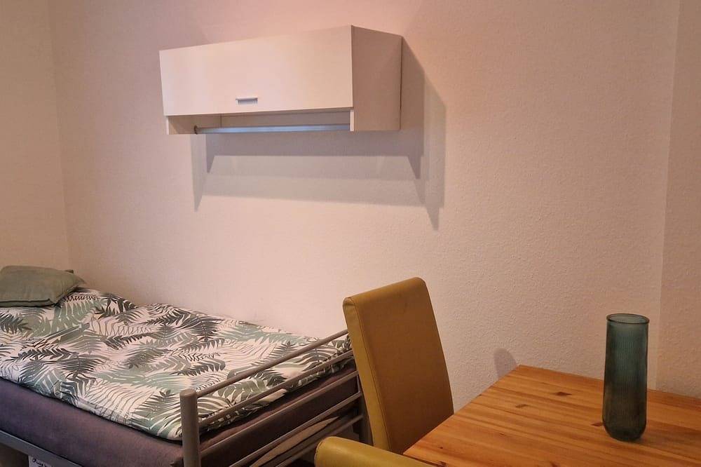 Ganze Wohnung, Tanja`s Ferienwohnung 65qm Monteurwohnung Gästewohnung Messezimmer in Krefeld, Niederrhein