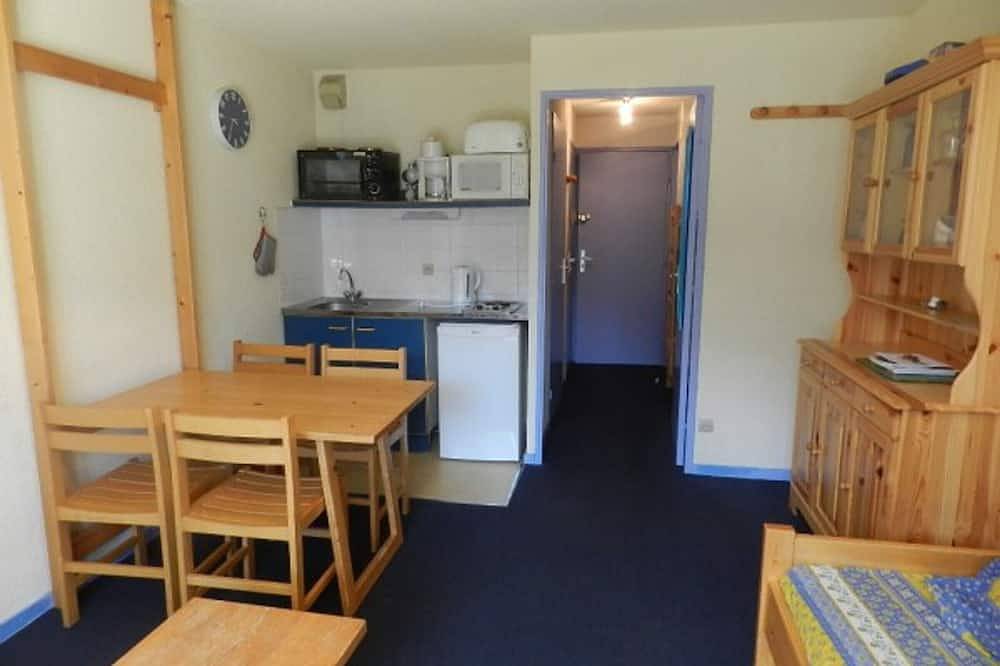 Apartamento entero, Estudio acogedor con acceso directo a las pistas, balcon y vistas al valle. in La Ferrière, Le Pleynet