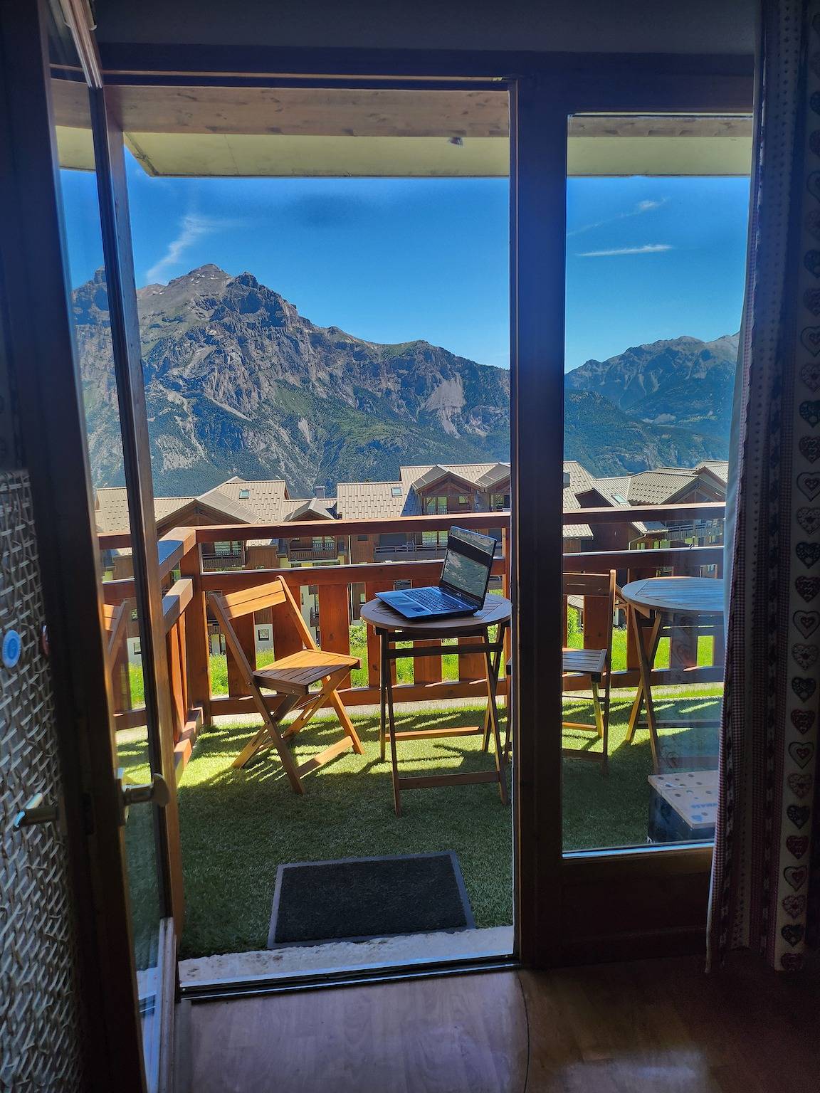 Entire apartment, Apartment 'Le Parc Aux Étoiles 1800' with Mountain View, Balcony and Wi-Fi in Puy-Saint-Vincent, Écrins National Park