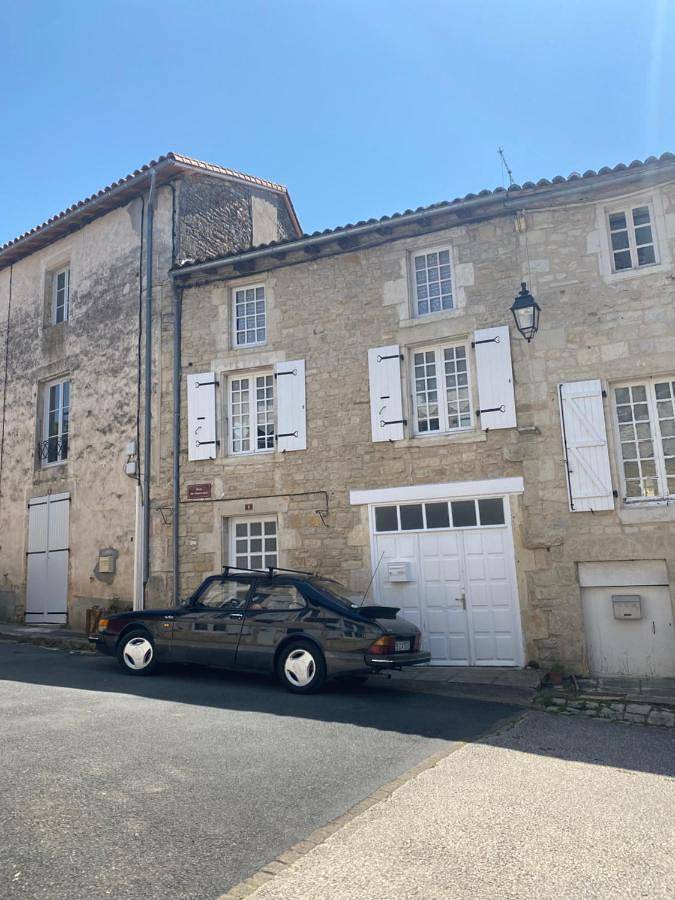 Location de vacances pour 2 personnes, avec vue et jardin, animaux acceptés à Nanteuil-en-Vallée - 4