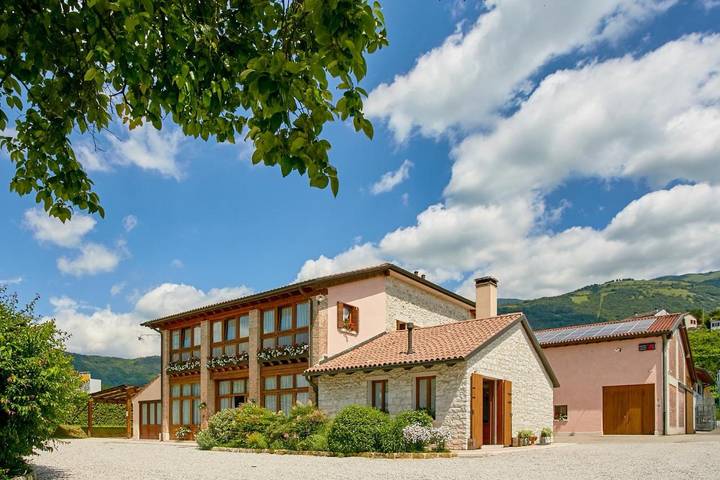 B&b per 2 persone, con panorama e giardino nonché sauna a Valdobbiadene
