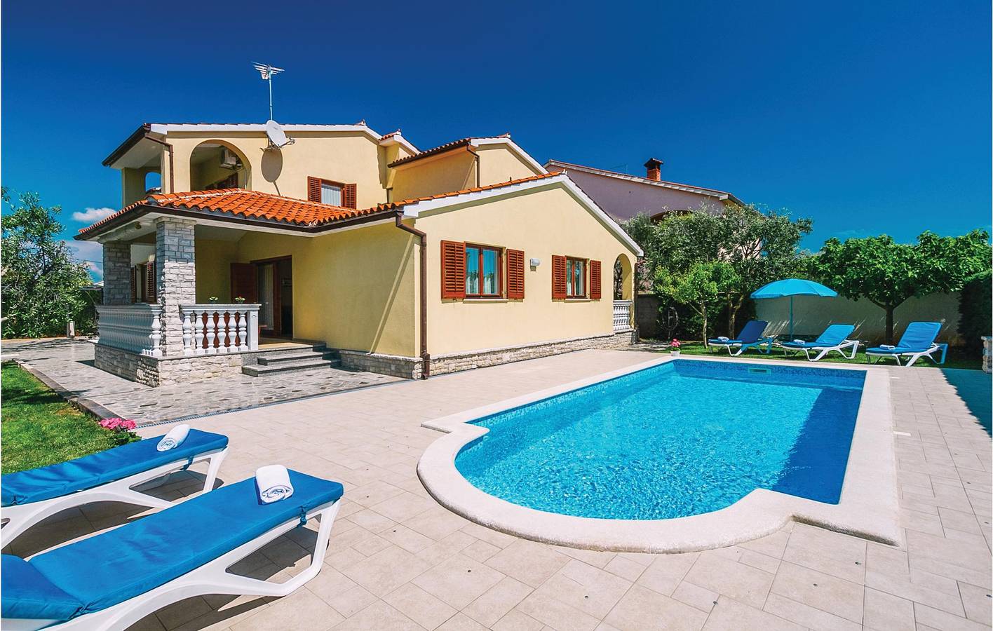 Casa de vacaciones para 13 personas con terraza in Valbandon, Costa sur de Istria