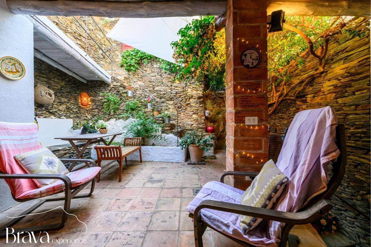 Casa Jordi - Piedra y bóveda en el corazón de Cadaqués I 3 suites I 2 parkings I patio con bbq in Platja del Port d'Alguer (Cadaques), Cadaques