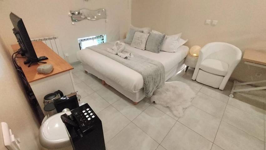 Chambre d’hôte pour 2 personnes, avec Terrasse ainsi que Jardin et Vue en Savoie - 2