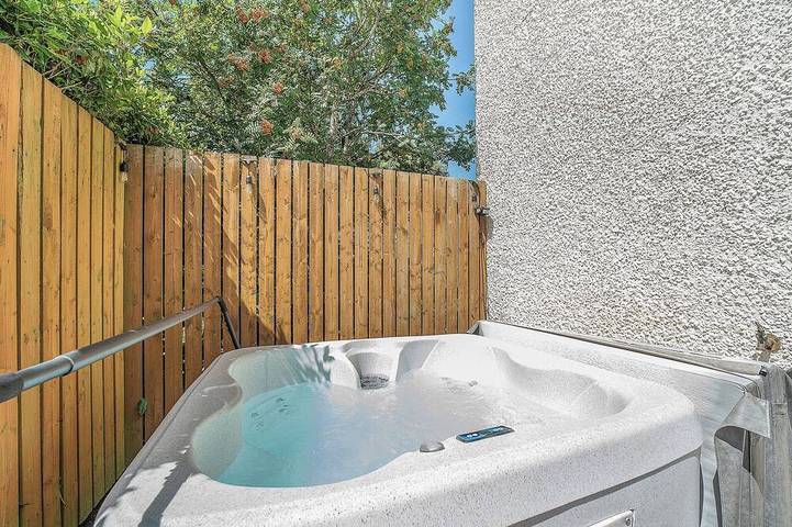 Holiday rental for 4 people, with hot tub and garden in Moffat