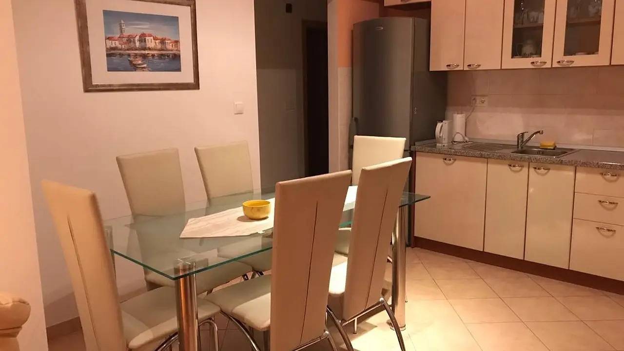 Ganze Ferienwohnung, Ferienwohnung für 4 Personen (70 m²) in Katuni in Makarska Riviera