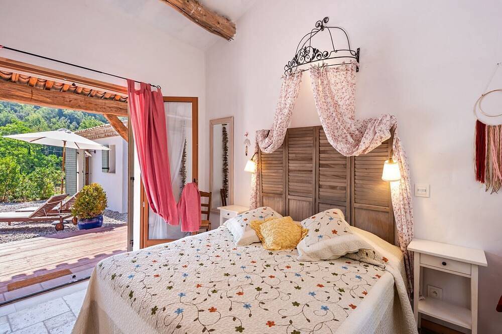 Villa in Bargemon with Pool and Mountain Views in Bargemon, Draguignan region