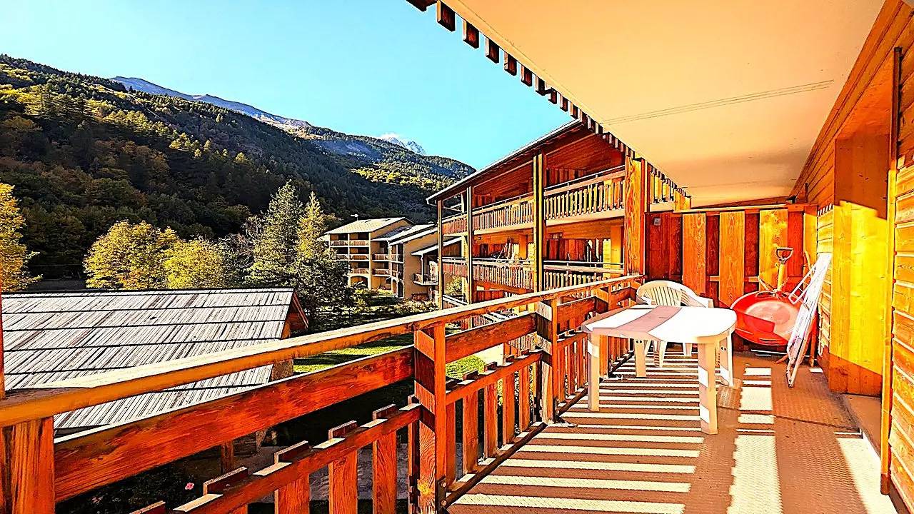 Appartement entier, Agréable T2 avec grand balcon 4/6 personnes in Vallouise-Pelvoux, Parc national des Écrins
