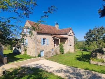 Location de vacances pour 9 personnes, avec vue ainsi que piscine et jardin, animaux acceptés à Varaire