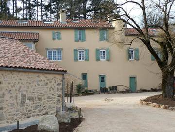 Gîte pour 4 personnes, avec jardin et jacuzzi, adapté aux familles à Le Caylar