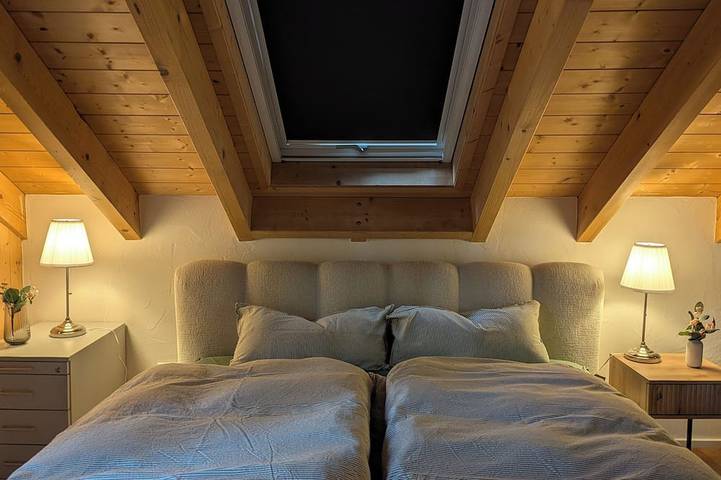 Forest Escape - Gemütliches, modernes, ruhiges Waldhaus mit Dachstudio in Berghülen Region