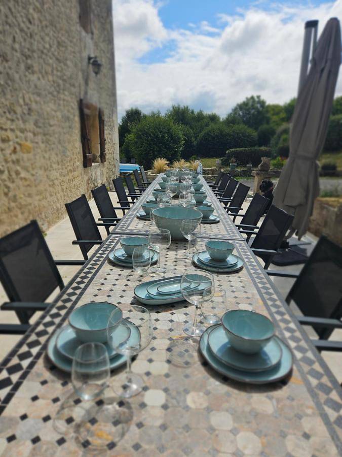Location de vacances pour 14 personnes, avec piscine ainsi que jardin et vue à Champagne-et-Fontaine - 4