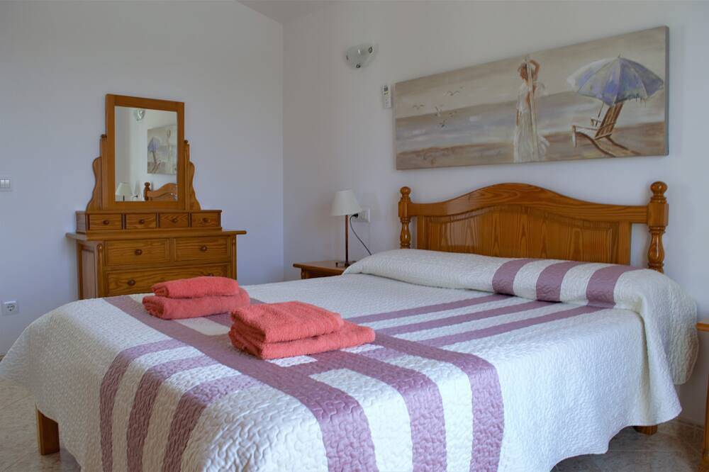 Pleasant villa with pool and air conditioning. in Cap d'Artrutx, Ciutadella